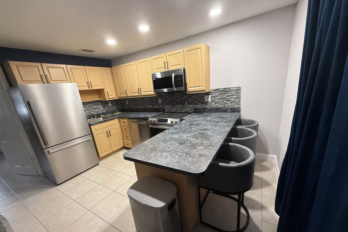 Suite, Patio | Private kitchen | Full-size fridge, microwave, oven, stovetop