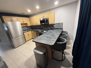 Suite, Patio | Private kitchen | Full-size fridge, microwave, oven, stovetop - The Tel Ft. Lauderdale (Fort Lauderdale)