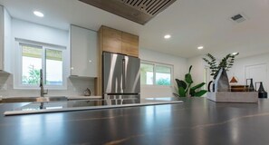 Microwave, oven, stovetop, dishwasher - HUGE PRICE REDUCTION!!!!
 Unobstructed San Jacinto Mountain Views  Pool, Spa (Palm Springs)