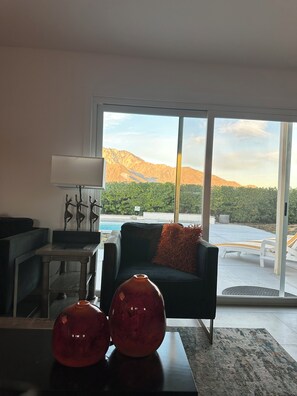 TV, fireplace - HUGE PRICE REDUCTION!!!!
 Unobstructed San Jacinto Mountain Views  Pool, Spa (Palm Springs)