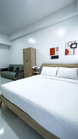 Iron/ironing board, bed sheets, wheelchair access - WV Towers - Cozy Studio Base Near City Hotspots (Iloilo City)