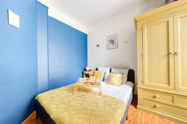 Room - Central Clichy 25m, 12mn from metro13 (Clichy)