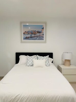 Room - Spacious Cozy Suite w/ Private Entrance & Full Bathroom (Orlando)