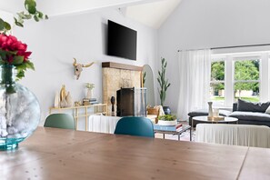 Interior - Acorn Haus (Fredericksburg)