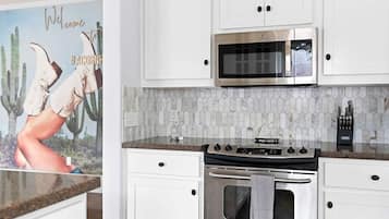 Townhome, 3 Bedrooms, Private Pool | Shared kitchen