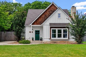 Exterior - Acorn Haus (Fredericksburg)