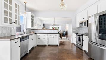 Resortwoning, 3 slaapkamers, privézwembad | Gemeenschappelijke keuken | Een kinderstoel