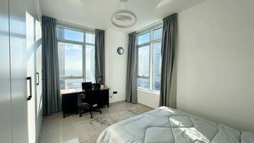 Bureau, fer et planche Ă repasser, Wi-Fi, draps fournis