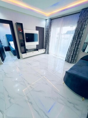 Desk, laptop workspace - Fadaka Manor (Ibadan)