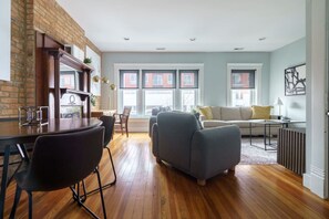 TV - Short North Hideaway (Columbus)