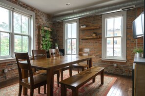 Dining - Modern Flat Short North! (Columbus)