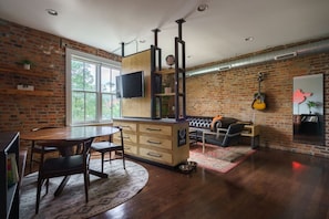 TV - Industrial Flat - Short North (Columbus)