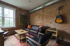 TV - Industrial Flat - Short North (Columbus)
