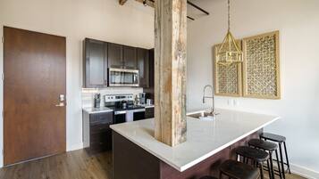 Geladeira, fogão, cooktop, lava-louças