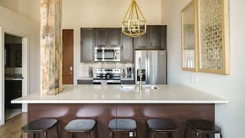 Geladeira, fogão, cooktop, lava-louças