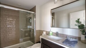 Bathroom - Spacious Factory Flat (Columbus)