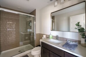 Hair dryer - Spacious Factory Flat (Columbus)