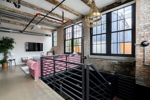 Interior - Columbus Electric Co. Loft Apt. (Columbus)
