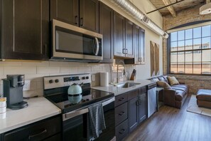 Fridge, microwave, oven, stovetop - Cozy Short North Loft Apt. (Columbus)