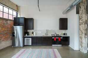 Fridge, microwave, oven, stovetop - The SOHO Industrial Loft (Columbus)