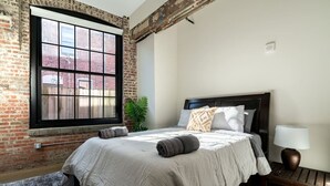 Room - Industrial Boho Flat - Short North (Columbus)