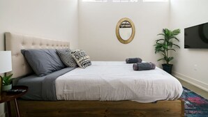1 bedroom, iron/ironing board, WiFi, bed sheets - Columbus Electric Factory Flat - Short North (Columbus)