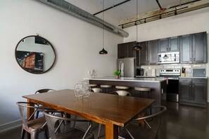 Dining - Large 2bd Renovated Factory Loft - Short North (Columbus)