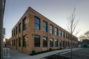 Exterior - Large 2bd Renovated Factory Loft - Short North (Columbus)