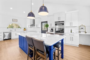 Fridge, microwave, oven, stovetop - NEW! Lake Access, Game Room, Sleeps 21, Modern! (Mooresville)