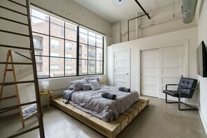 1 bedroom, desk, iron/ironing board, WiFi - Bright Loft Apt Short North -Free Parking (Columbus)