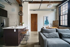 TV - Bright Loft Apt Short North -Free Parking (Columbus)