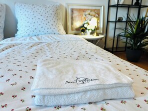 Iron/ironing board, WiFi, bed sheets