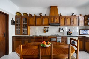 Fridge, microwave, oven, dishwasher - Casa dos Pais - Pool & Garden (Alcoutim)