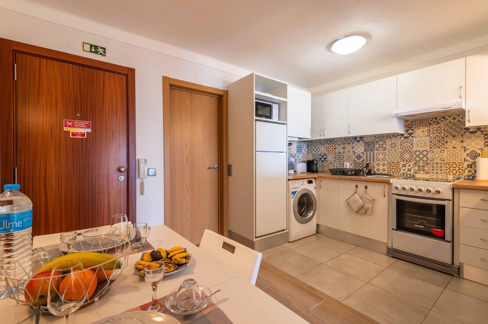 Réfrigérateur, micro-ondes, four, cafetière/bouilloire