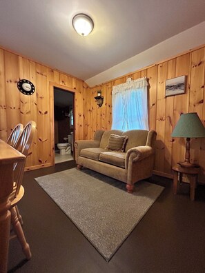 Living area - Creeks Bend {Cabin 3} (Hazelhurst)