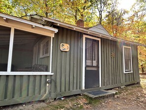 Exterior detail - Creeks Bend {Cabin 3} (Hazelhurst)