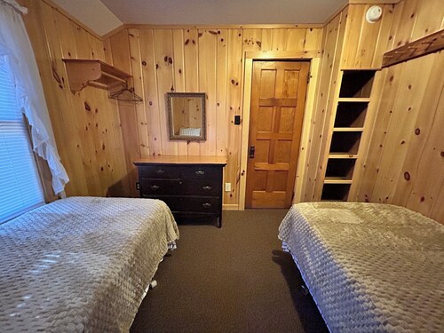 Creeks Bend {Cabin 3}
