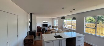 1 bed room in shared house close to airport and hospital