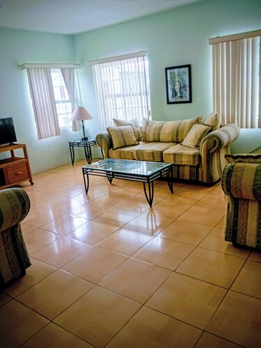 Lovely Private 2 bed 2 bath Fully Furnished Apt. Central Location Laceiba