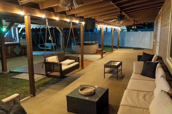 Terrace/patio - Spacious and cozy retreat in Orlando. minutes from Disney World, Universal (Orlando)