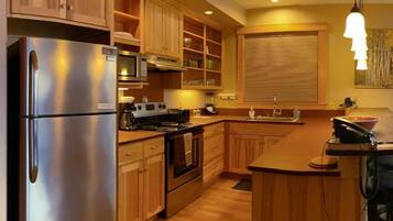 Suite, 2 Queen Beds, River View | Private kitchen