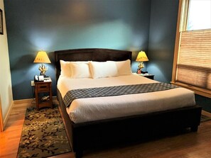 Eenpersoonskamer, 1 kingsize bed, uitzicht op heuvels | Een strijkplank/strijkijzer, gratis wifi, beddengoed