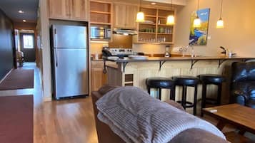 Suite - 1 kingsize-seng - udsigt til flod | Privat køkken