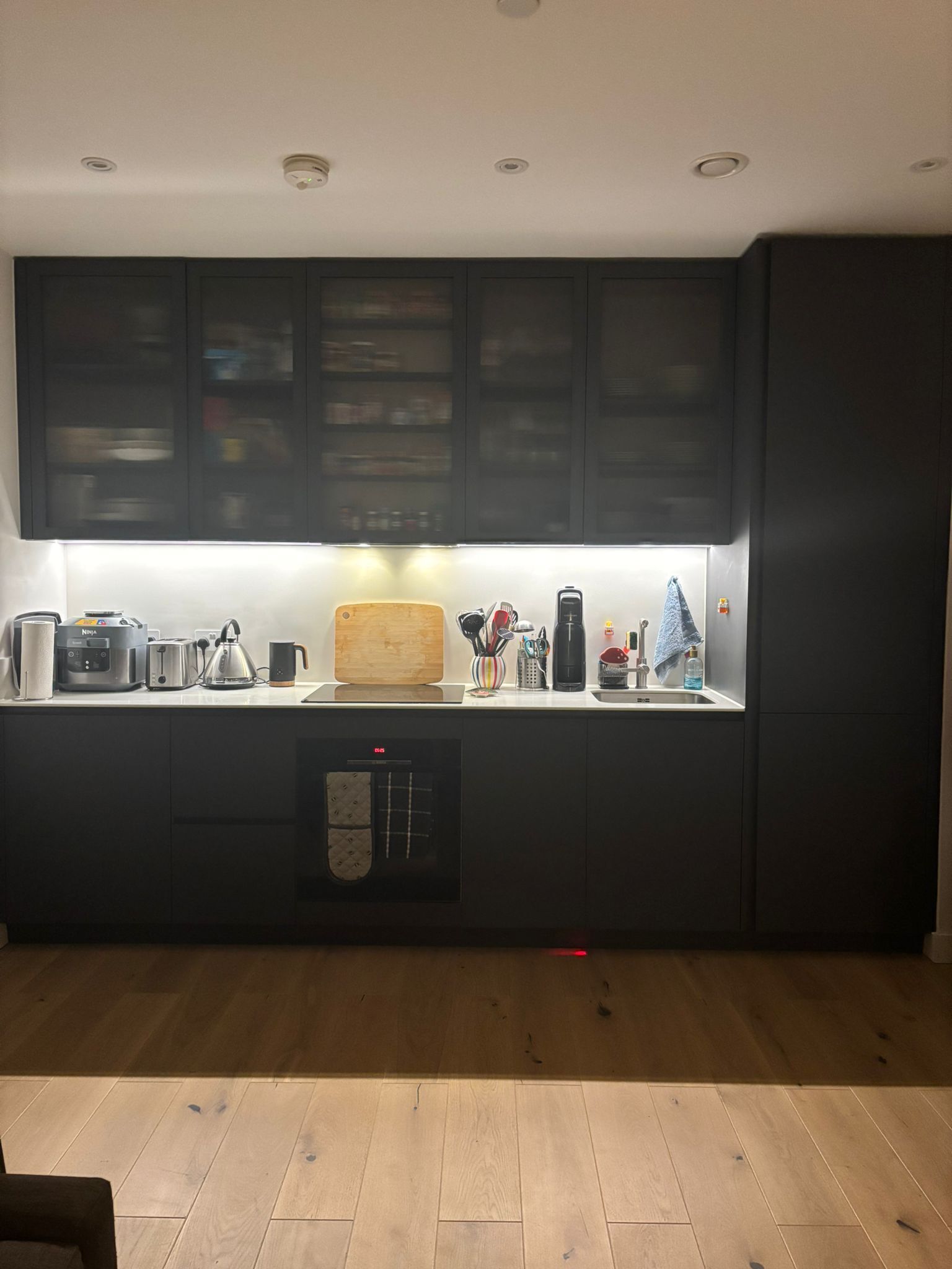 Coffee/tea maker, oven, stovetop, dishwasher