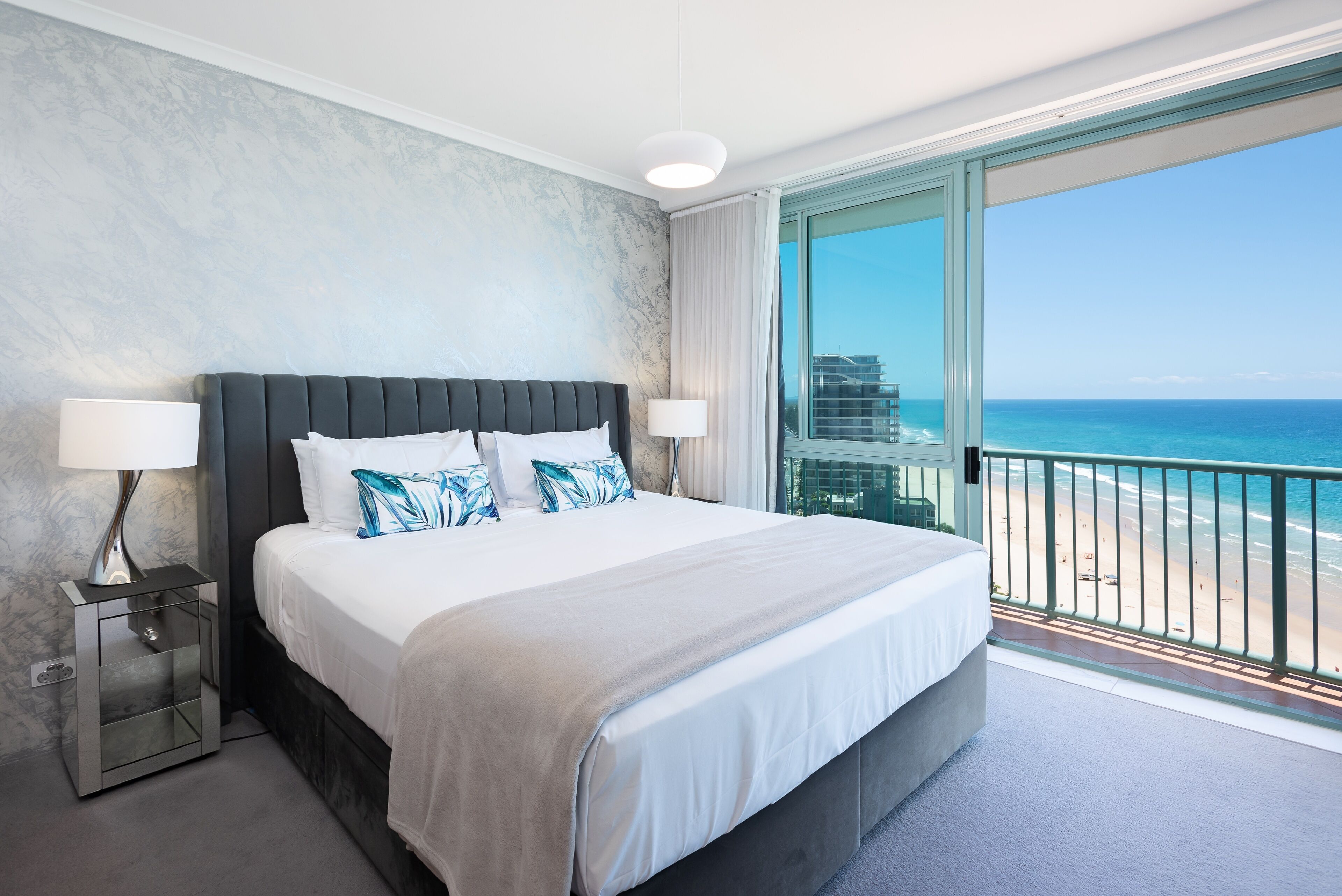 2 bedrooms, iron/ironing board, WiFi