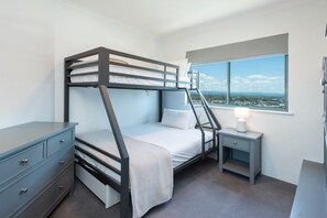Iron/ironing board, free WiFi - 2 Bedroom (1 King & 1 Bunk Bed) Ocean View apartment (Main Beach)