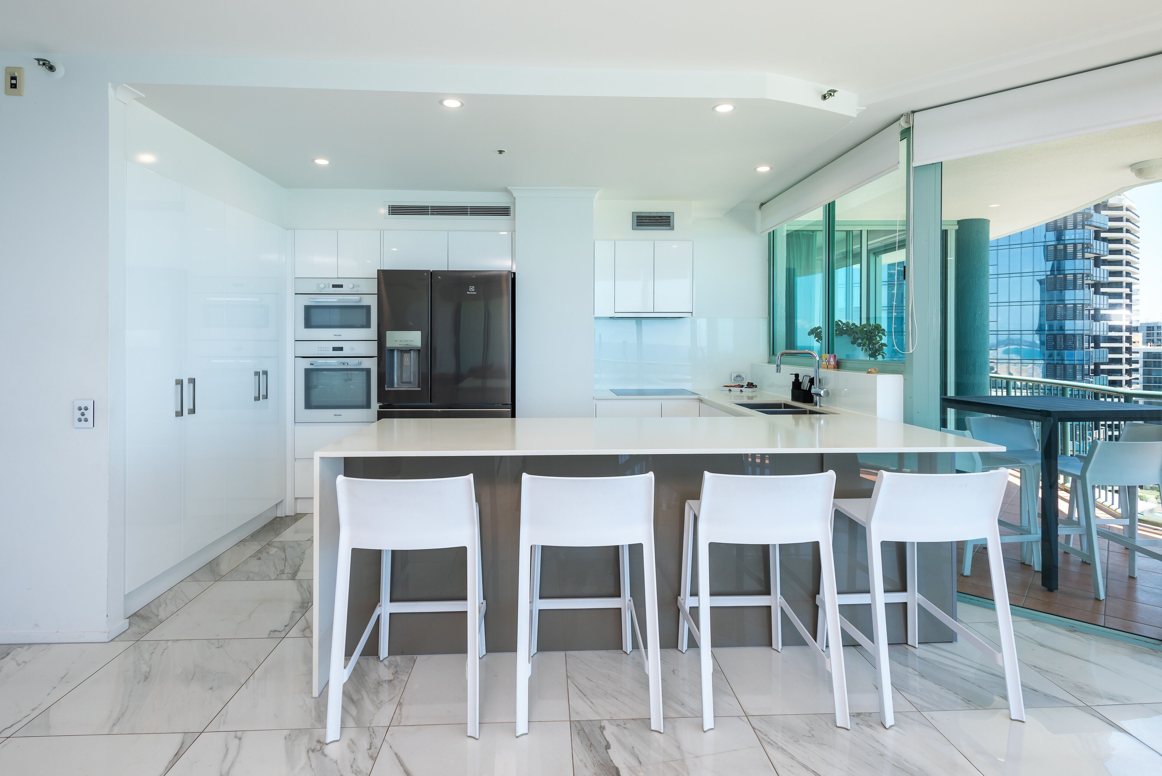Fridge, microwave, stovetop, dishwasher