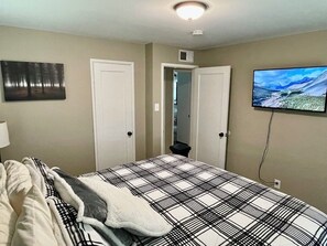 3 bedrooms, iron/ironing board, free WiFi, bed sheets - Cozy-Comfortable Linden Retreat (Idaho Falls)