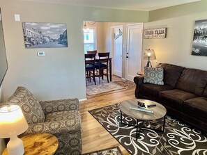 Smart TV - Cozy-Comfortable Linden Retreat (Idaho Falls)