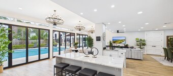 Wagon Wheel BNB 7 BDR house with pool + spa, 20 min to IAH